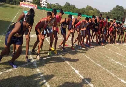 Players of CSJMU and CSA landed on the field without tracksuit