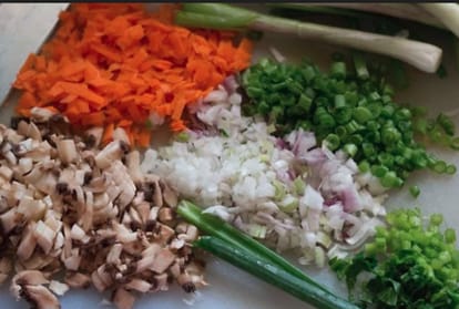 know how to make easily vegetable noodles soup
