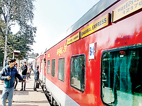 Many special trains from today for Aquarius