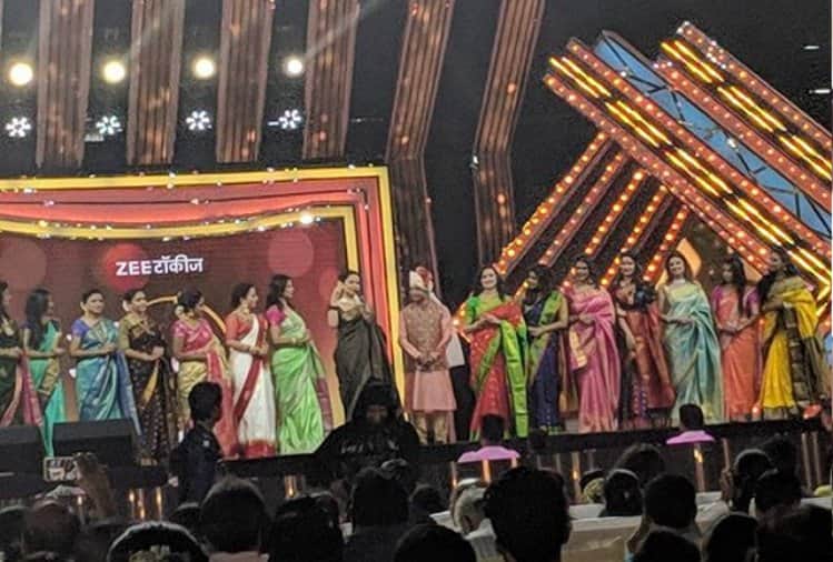 kangana ranaut and rekha dance at a award function