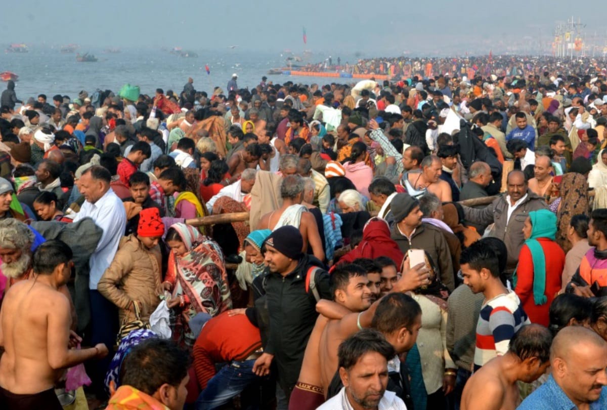 kumbh mela 2019 Devotees take Naga sant foot sand in sangam