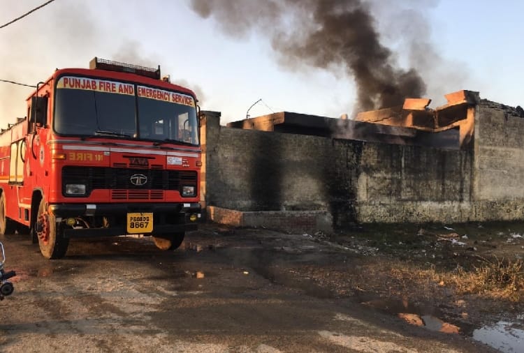 fire breaks out at Sandal factory in Jalandhar of Punjab
