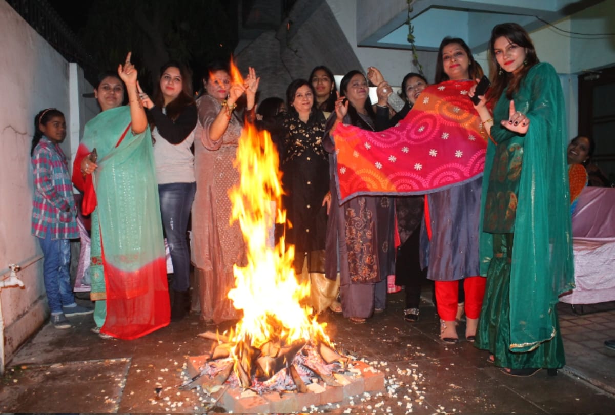Lohri festival celebrated with pomp in traditional costumes, Bhangra and giddha