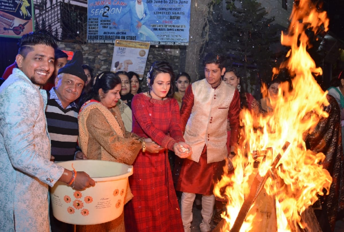 Lohri festival celebrated with pomp in traditional costumes, Bhangra and giddha