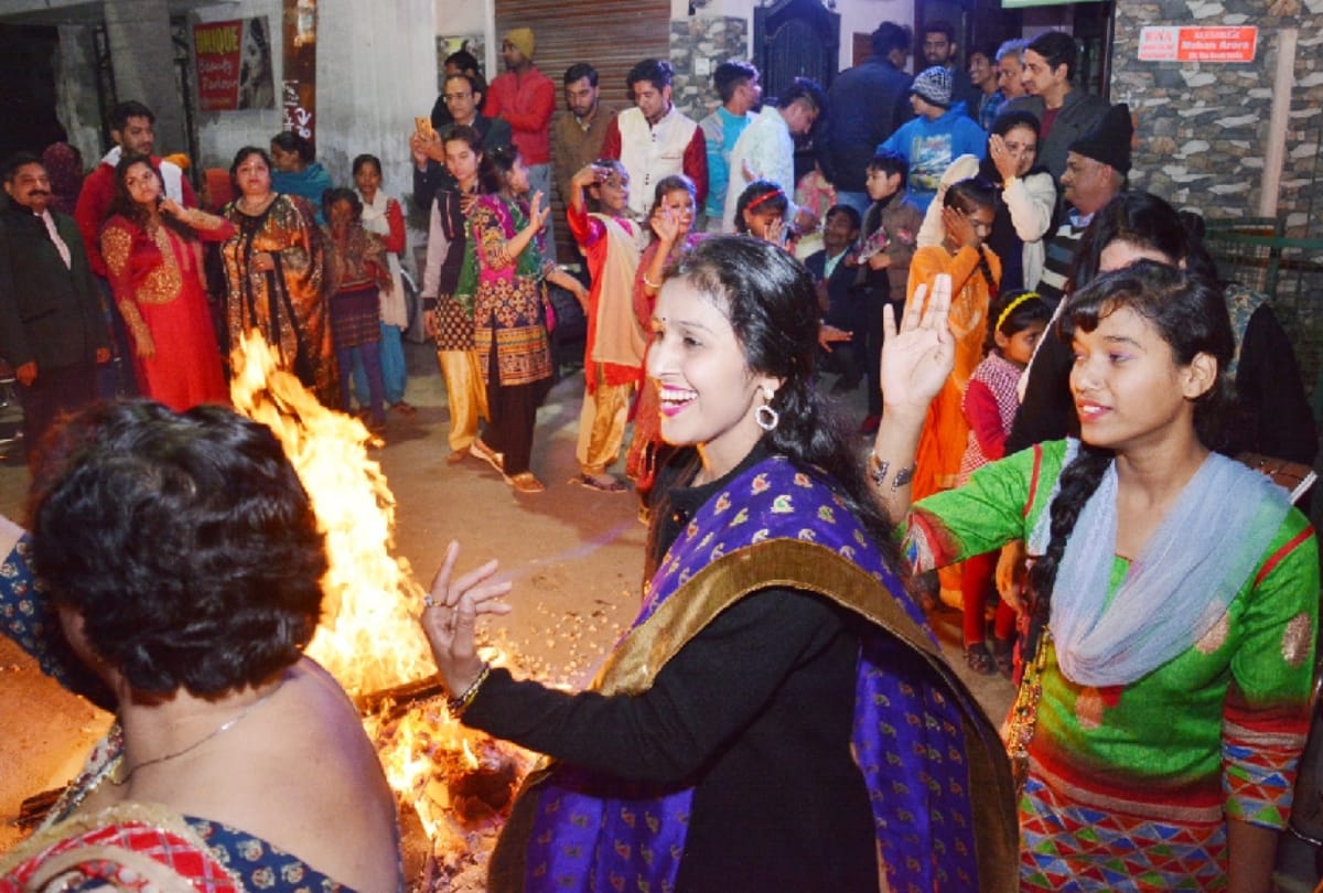 Lohri festival celebrated with pomp in traditional costumes, Bhangra and giddha
