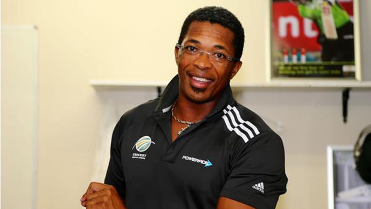 makhaya ntini says pakistan batsmen playing for themselves not for the team
