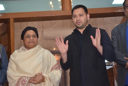 tejasvi yadav meets akhilesh yadav in lucknow.