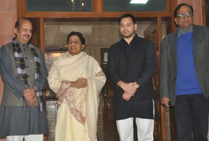 tejasvi yadav meets akhilesh yadav in lucknow.