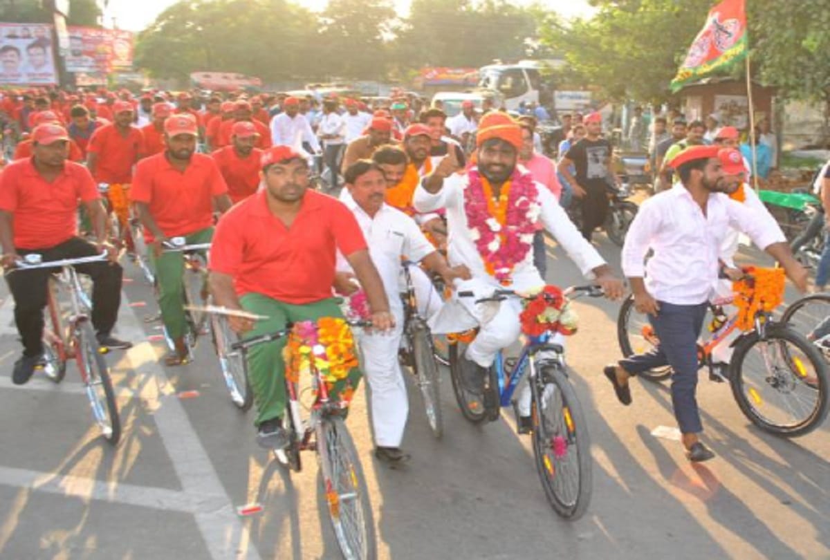Meerut, Akhilesh Yadav is unhappy with SP workers' Bicycle travel and this is reason