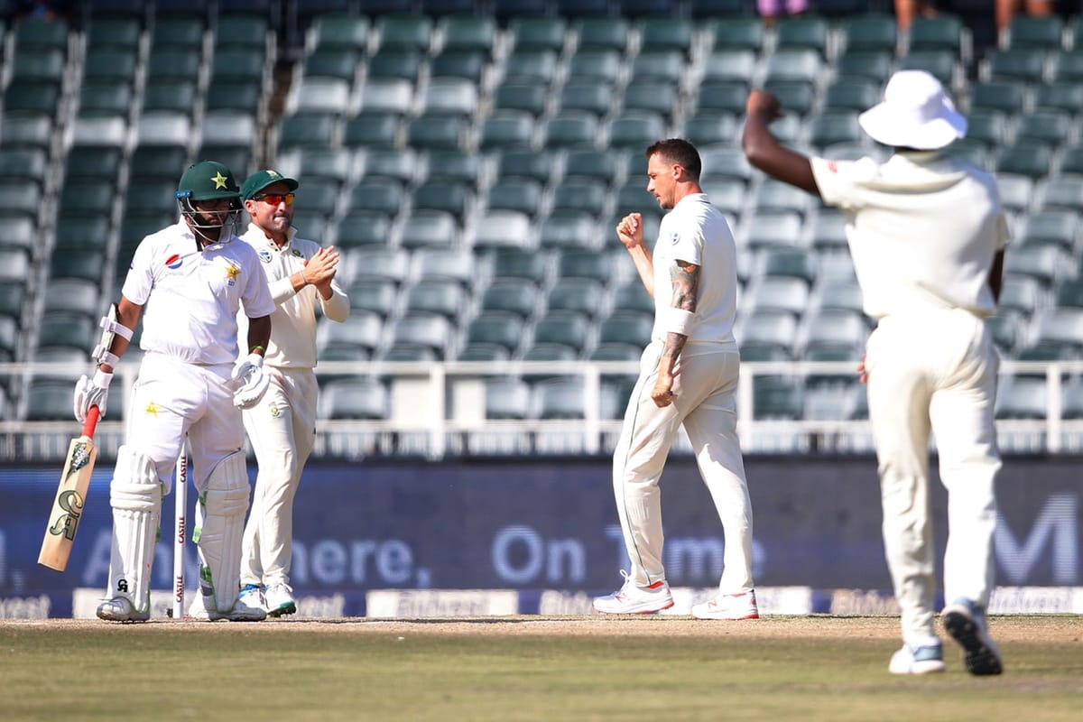 makhaya ntini says pakistan batsmen playing for themselves not for the team