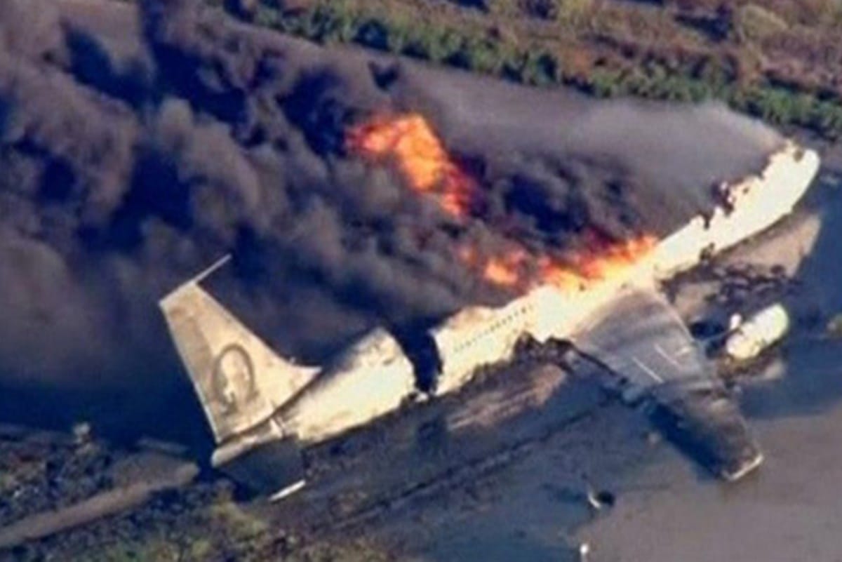Boeing 707 Kyrgyz cargo plane crashes in west of Tehran, 10 crew members might killed