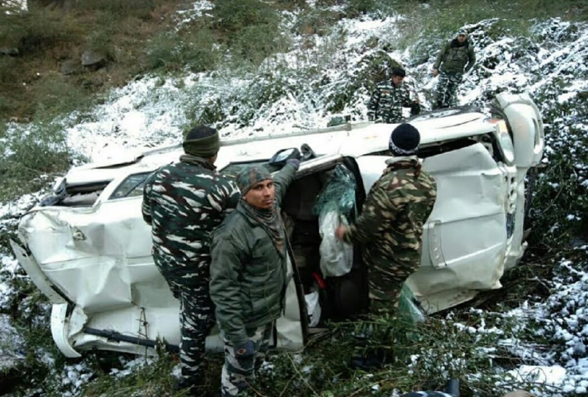 Car fall in 50 feet deep ditch In Jammu and Kashmir
