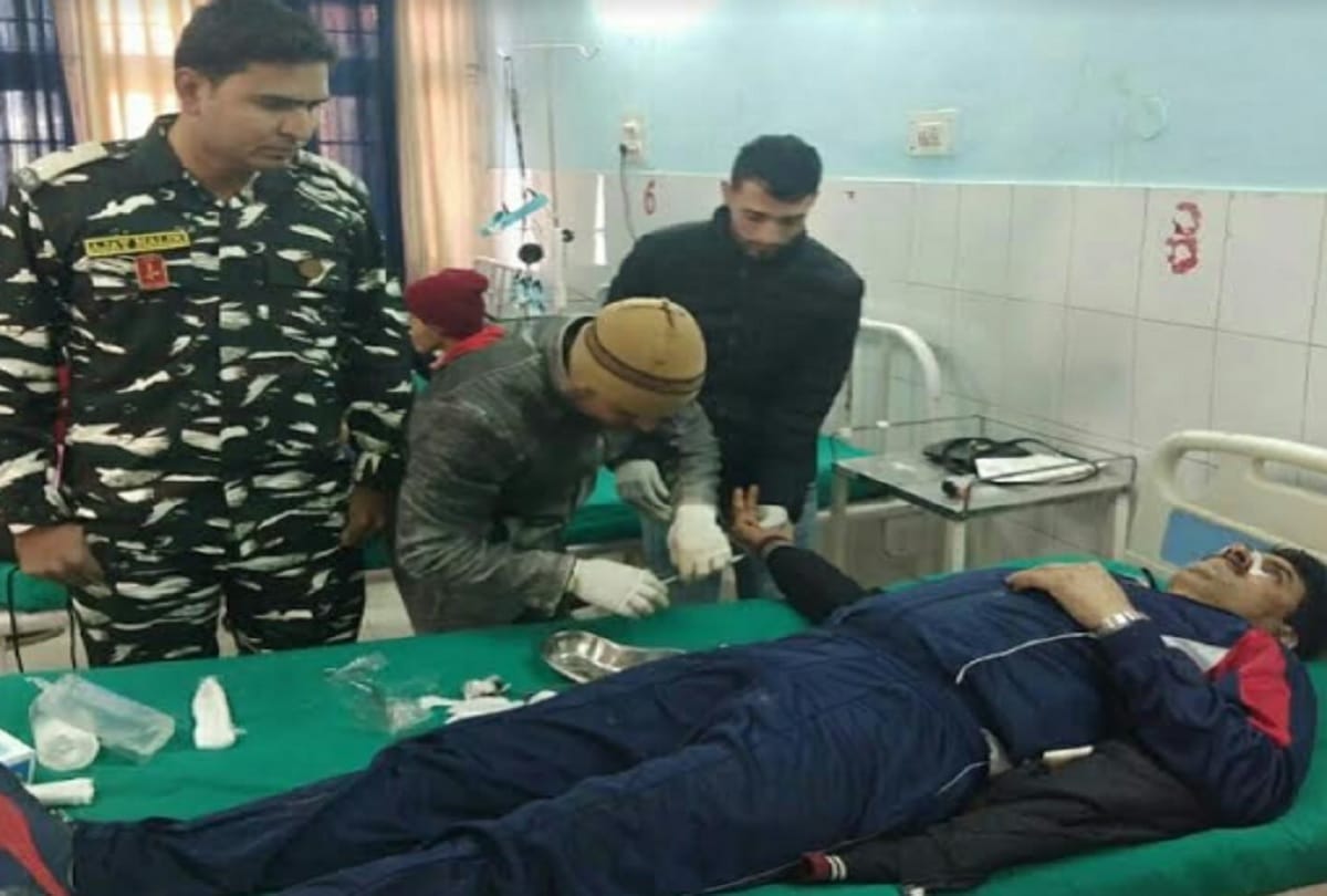 Car fall in 50 feet deep ditch In Jammu and Kashmir