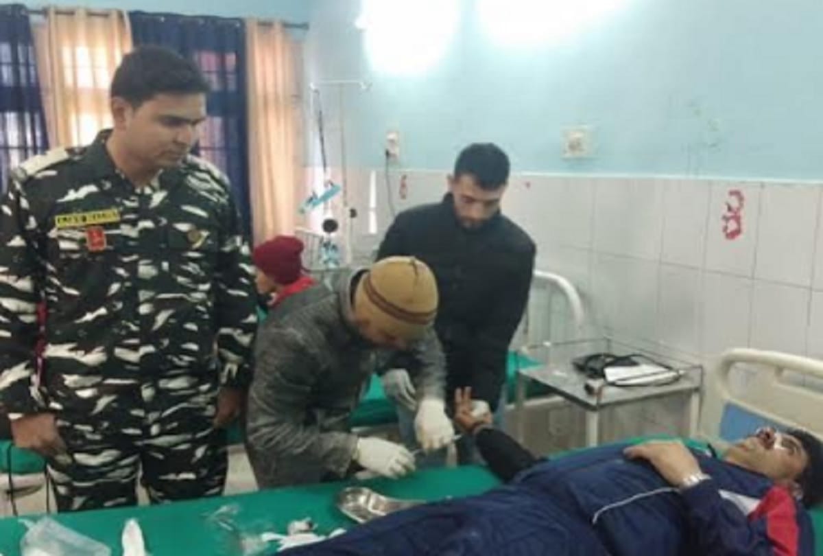 Car fall in 50 feet deep ditch In Jammu and Kashmir