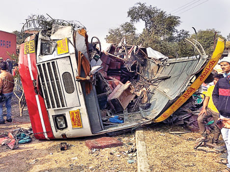 7 dead, including mother-daughter, big accident in Fatehpur