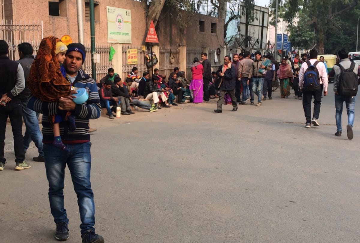 safdarjung hospital 1600 staff goes on strke after delhi police cop son breaks nose of doctor
