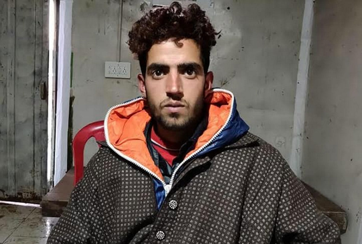 terrorist Sarfaraz Ahmed Sheer of Hizbul Mujahideen apprehended from Bandipora Jammu Kashmir