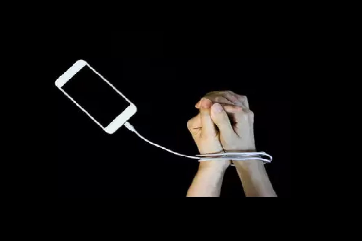 Psychological Effects of Smartphone Addiction Cause Mental Health Singapore University Research in hindi