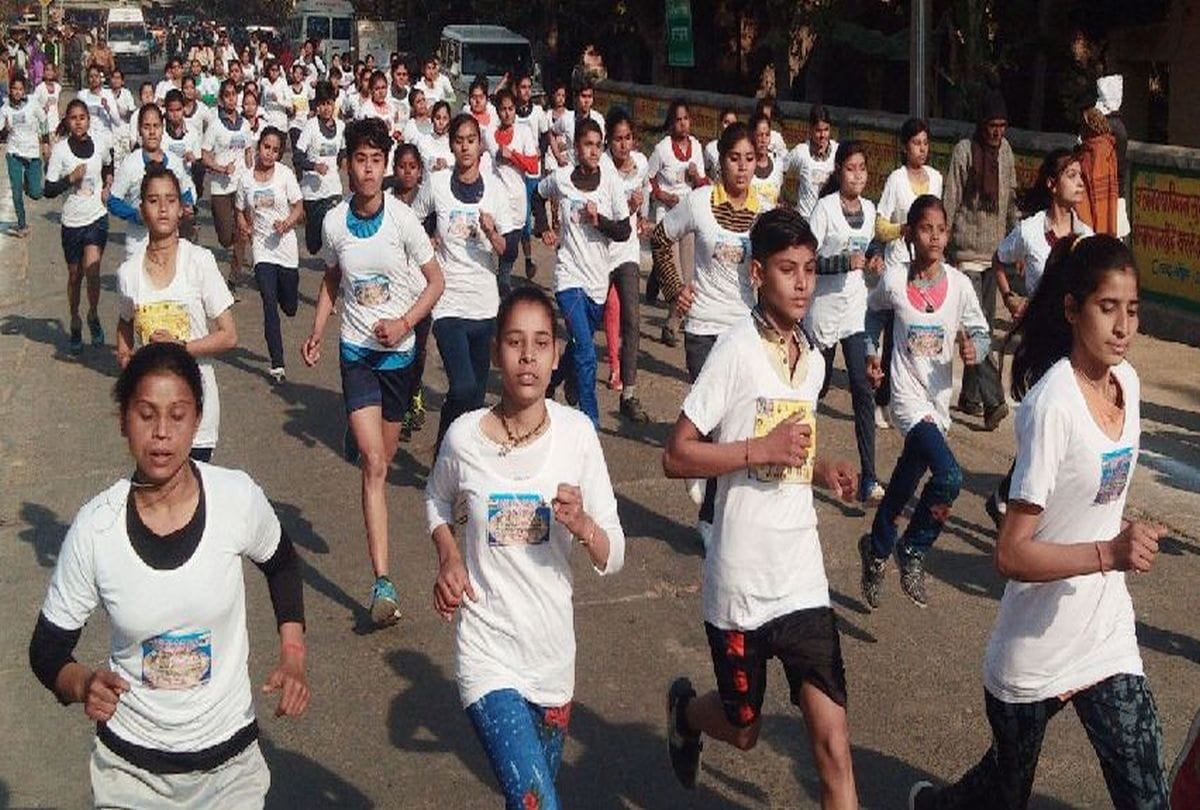 girls participates ran for barsana held by aparajita 100 million smiles
