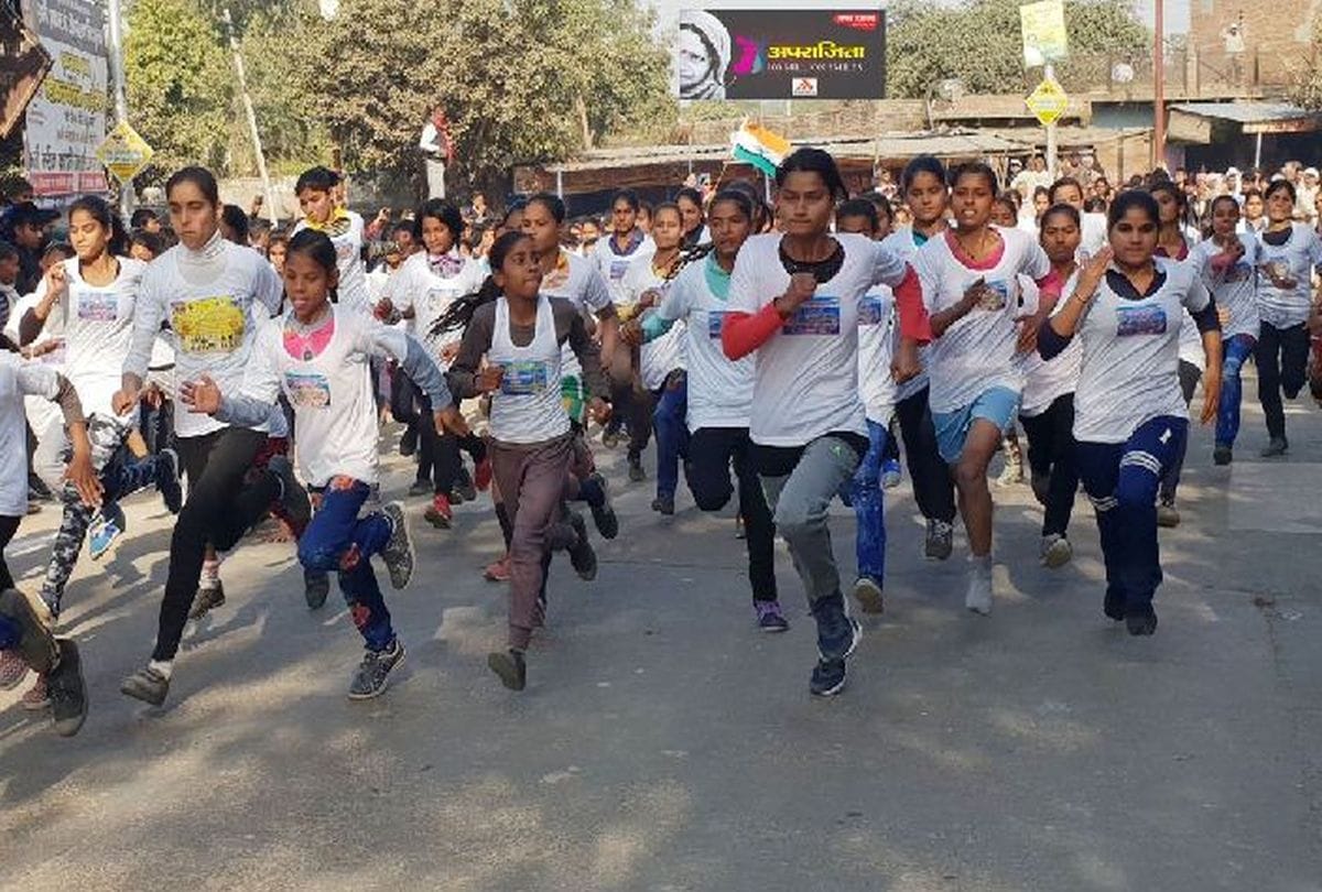 girls participates ran for barsana held by aparajita 100 million smiles