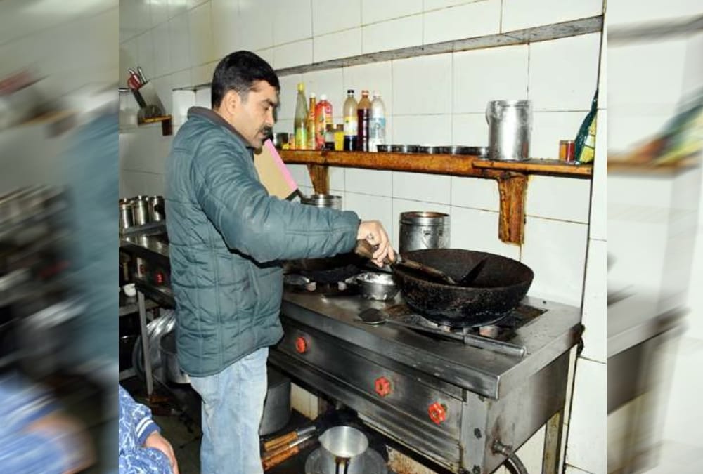 Rat and cockroach found in nainital famous hotel kitchen