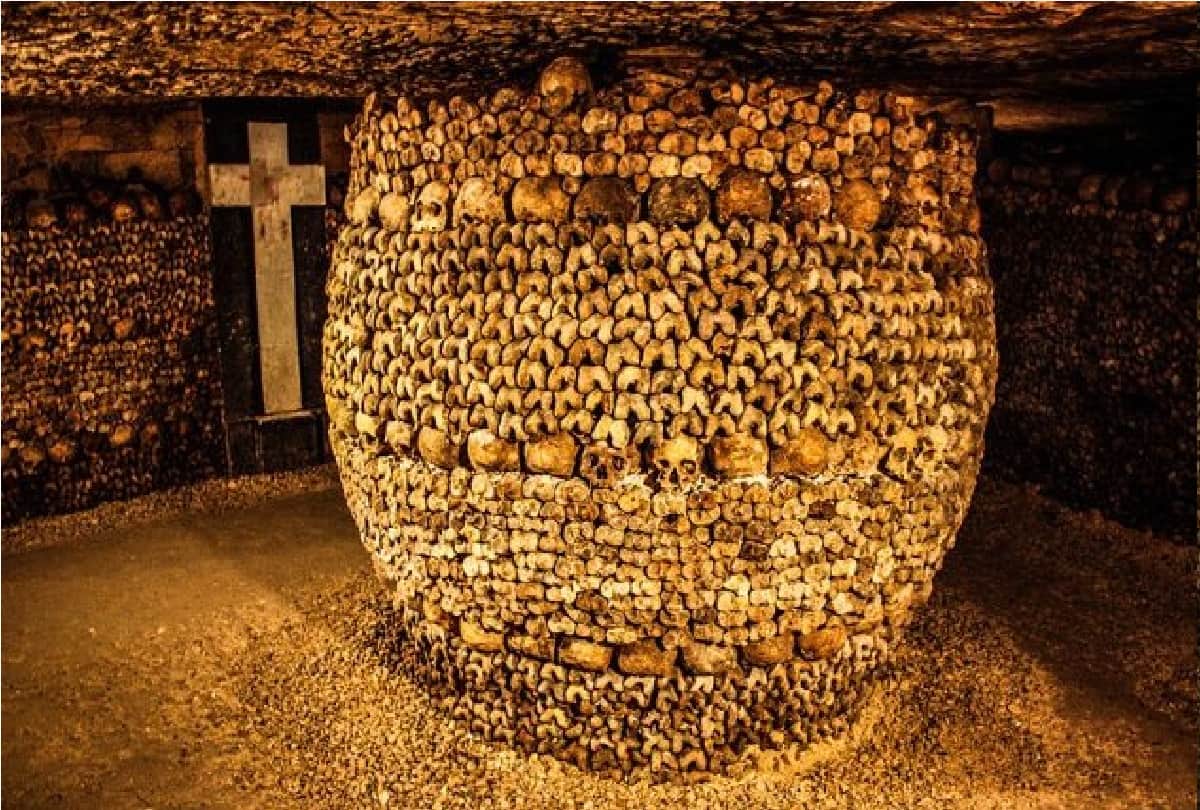 know the story behind efiile tower and catacombs of-paris