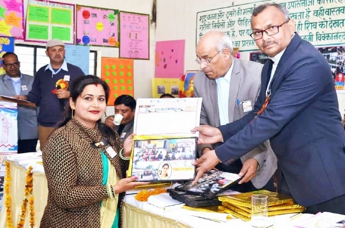 Deepa received valuable pracharak Ratna Award