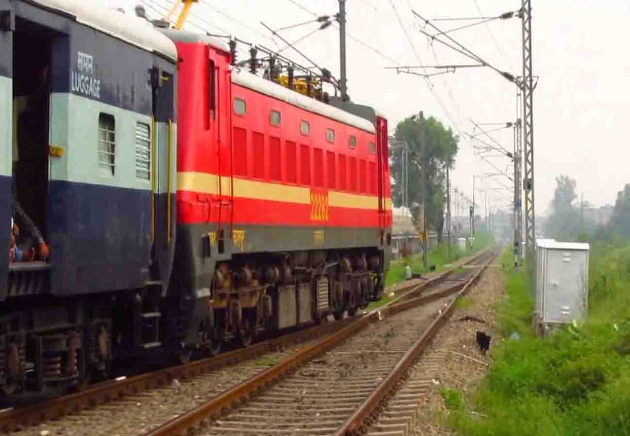 unchahar express and prayag passenger is on time