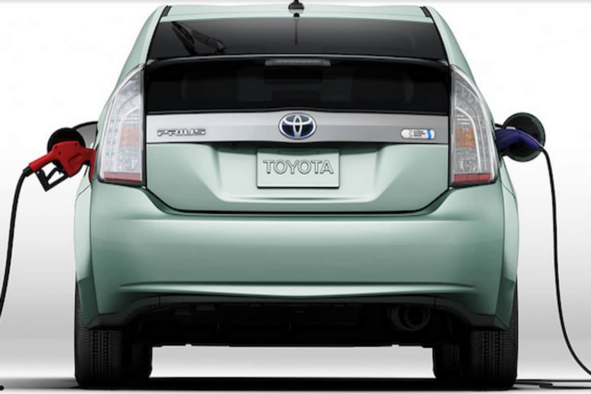 apple electric car project titan apple report suggests Apple may work with Toyota on battery development for its semi-autonomous vehicle