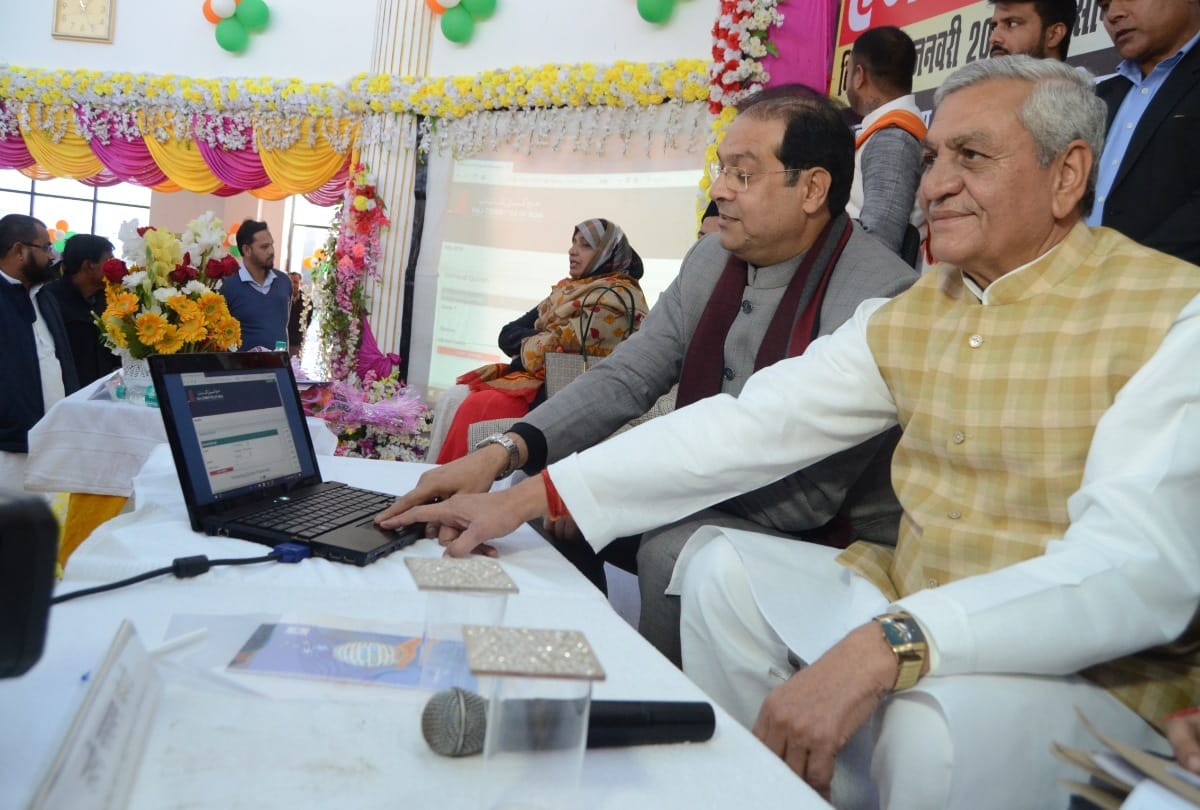 hajj travellers selected by online lottery