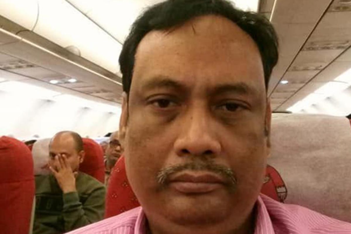 professor compares virgin girl to sealed bottle in a Facebook post, students are planning agitation