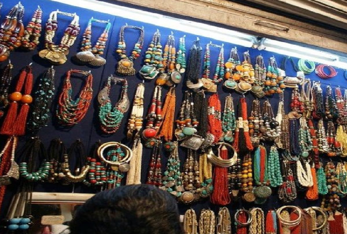 Holi 2022 Shopping Famous Market in Delhi Best For Holi Shopping For cheap price Products