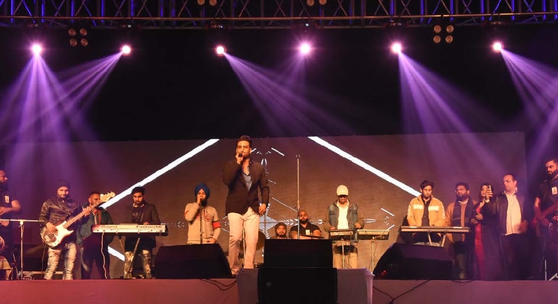 punjabi singer Mankirt Aulakh live performance in haridwar