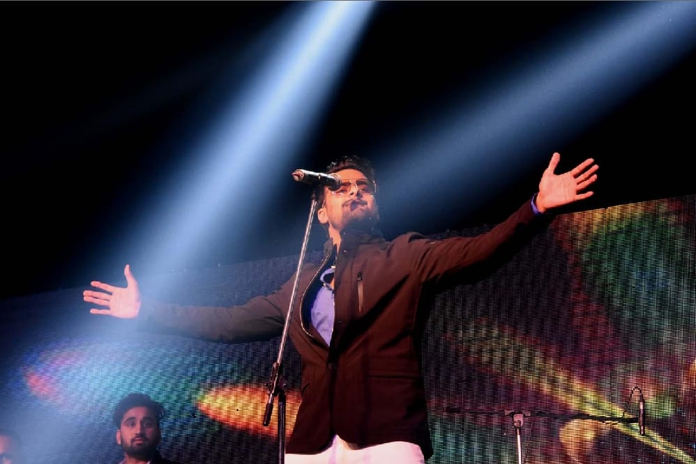 punjabi singer Mankirt Aulakh live performance in haridwar