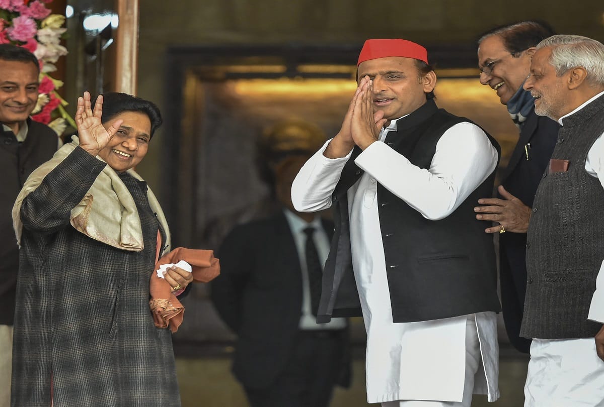 mayawati has given a precious gift to Congress on his birthday
