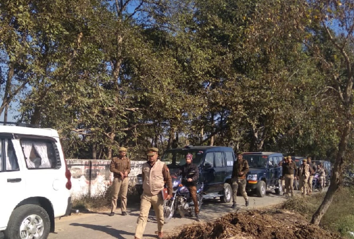 UP man brutally murdered his friend by cutting his neck while riding scooter in sardhana