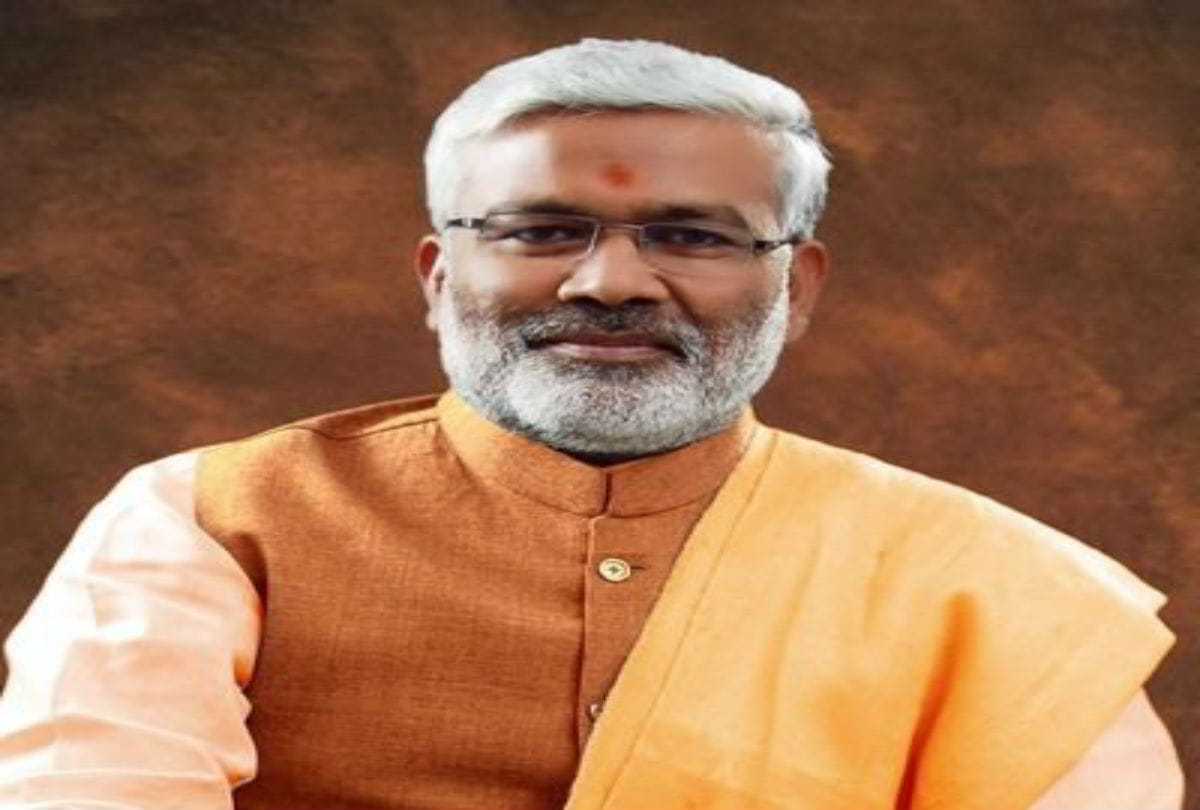 bjp workers should put everything to make pm resolution reality says swatantradev singh