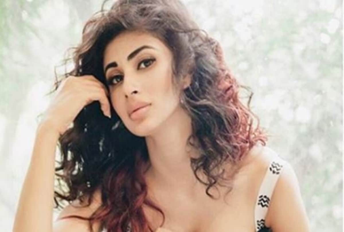 Hot Photoshoot of Actress Mouni Roy