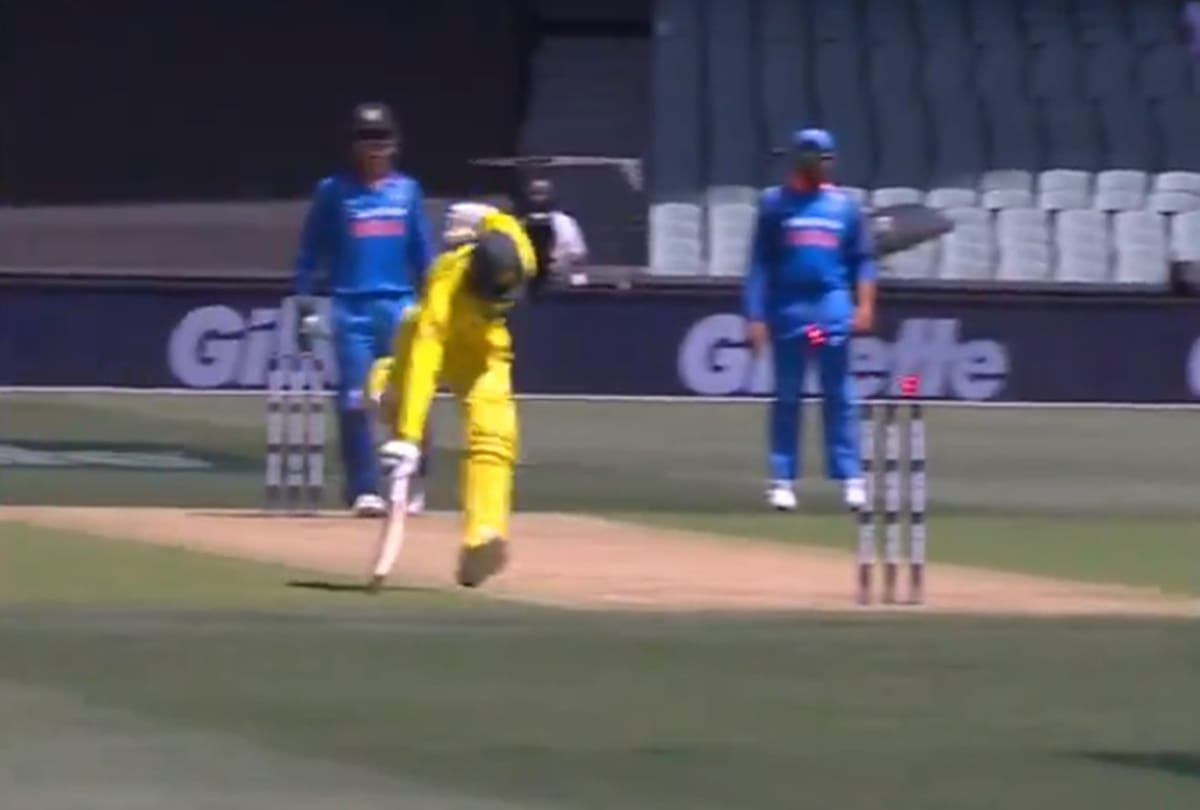 AUSvIND: Ravindra Jadeja One hand Run Out Usman Khawaja, Video goes viral