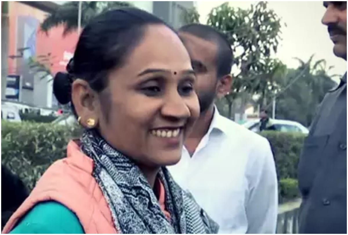 Bsp mla Patharia Rambai Mehar abuses mandi employee