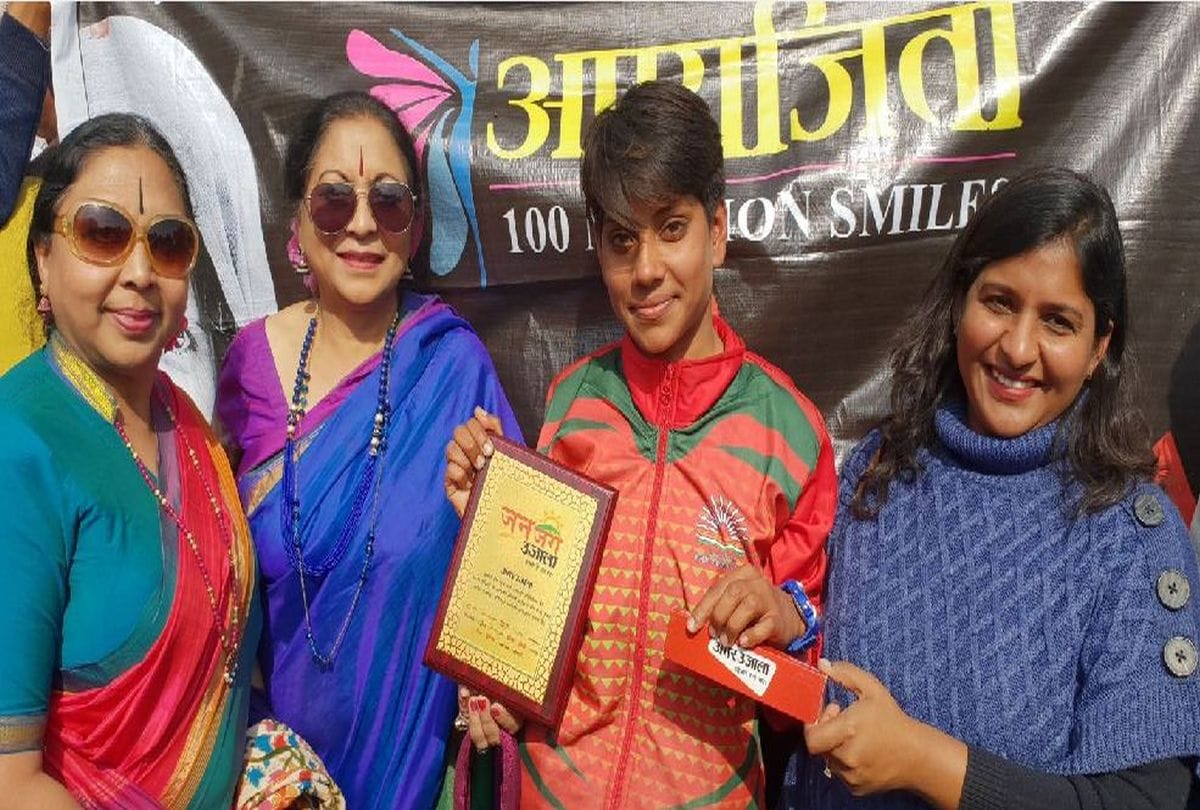 girls participates ran for barsana held by aparajita 100 million smiles