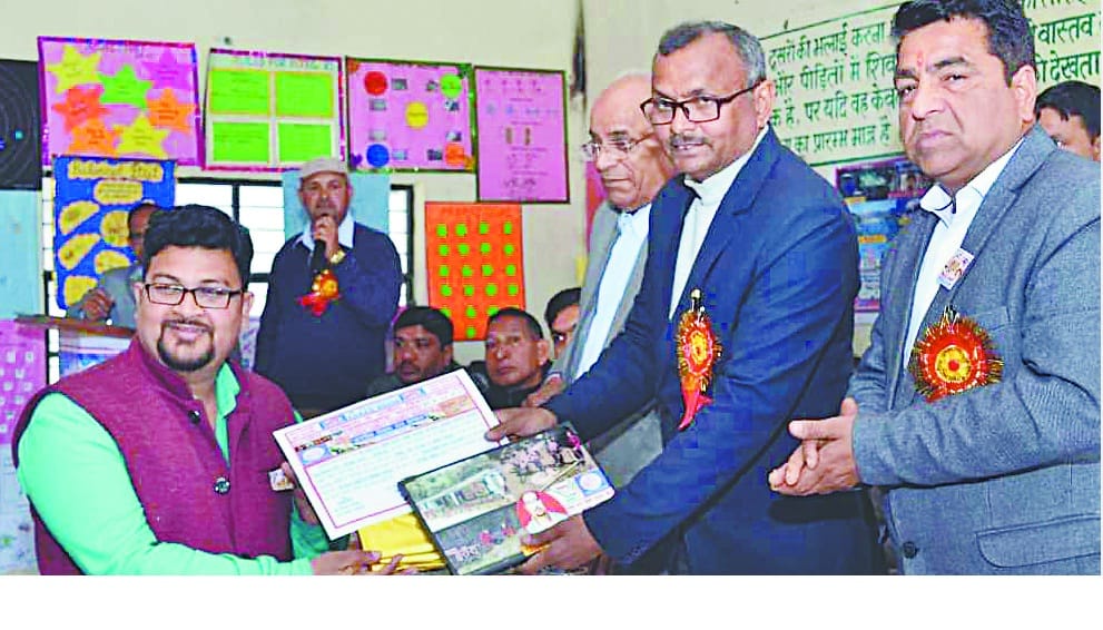 Joshi awarded the priceless Teacher Ratna Award