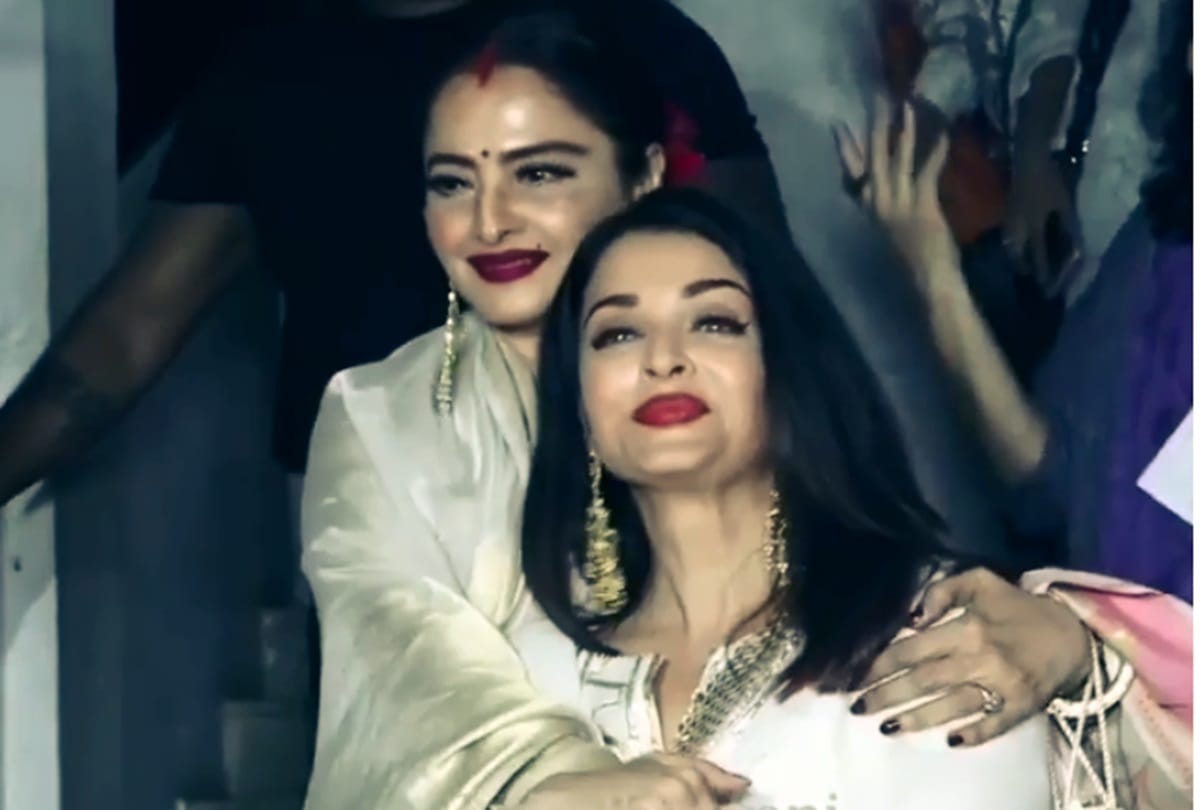 Rekha Hugs Aishwarya Rai Bachchan At An Event And kissed her