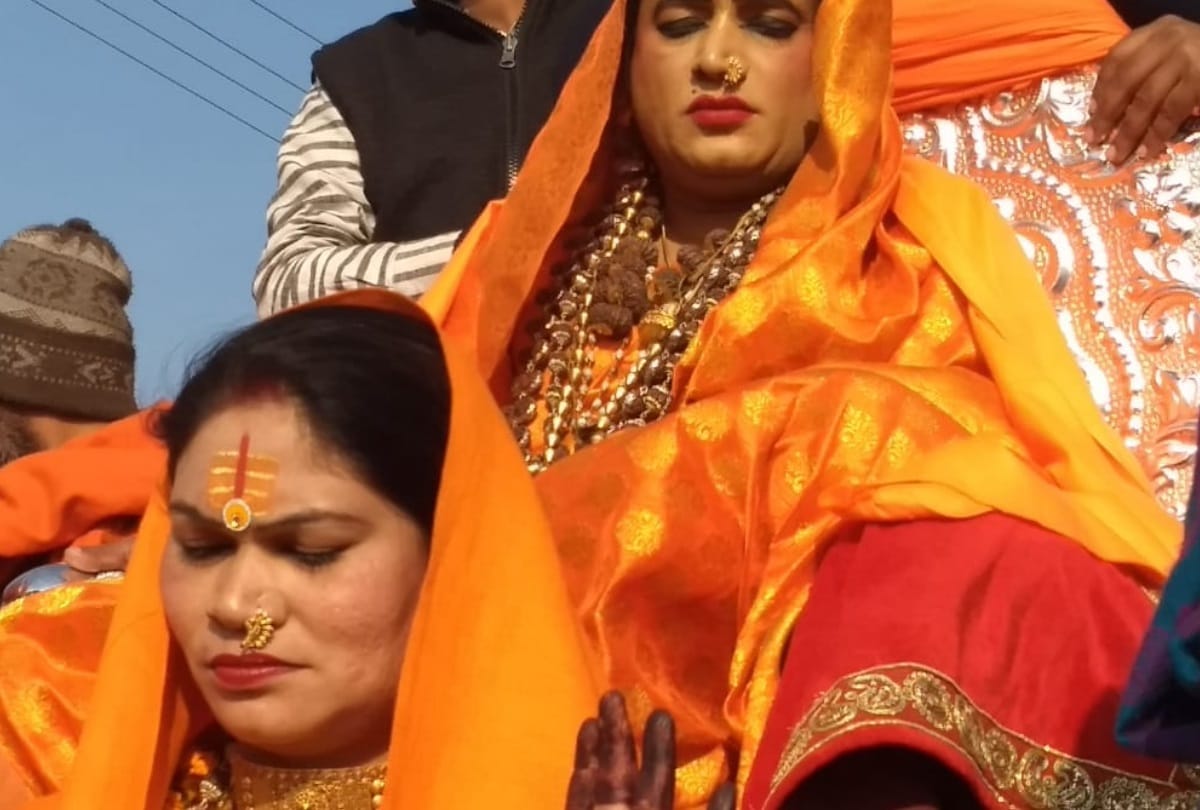 Kinnar Akhara with Panch Dashnam Juna first time shahi snan in Sangam