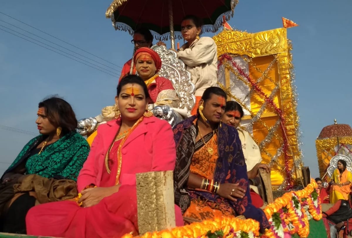Kinnar Akhara with Panch Dashnam Juna first time shahi snan in Sangam