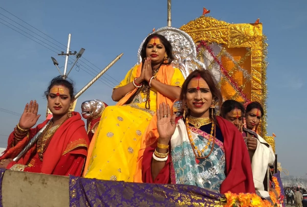 Kinnar Akhara with Panch Dashnam Juna first time shahi snan in Sangam
