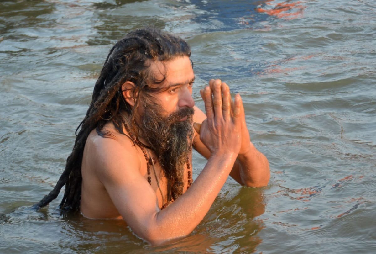 Devotee shahi snan in kumbh mela 2019 prayagraj