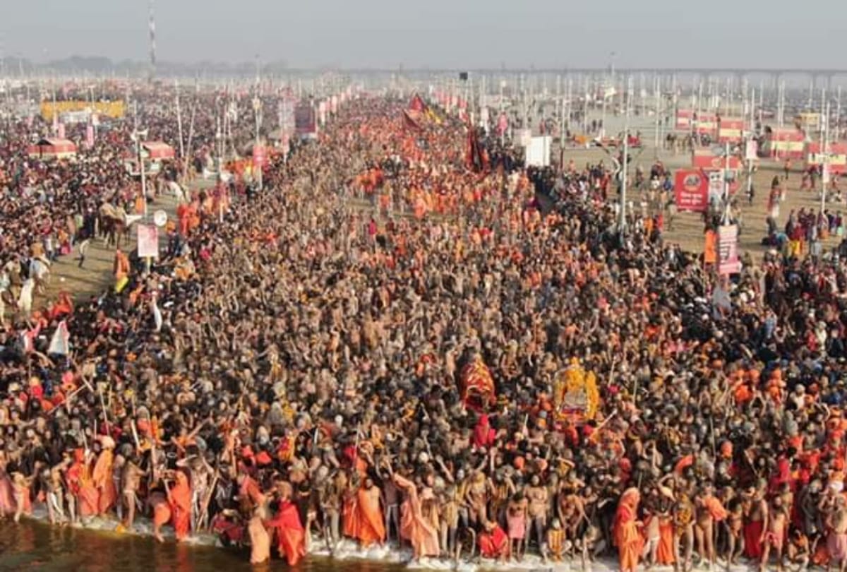 Kumbh 2019: First shahi snan on Makar Sankranti completed