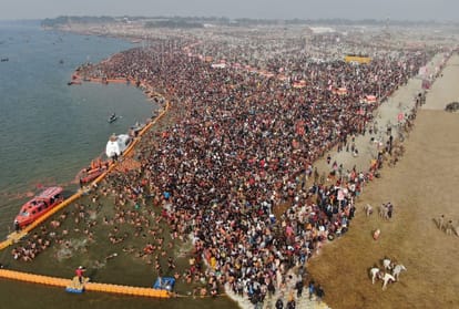 Kumbh 2019: First shahi snan on Makar Sankranti completed