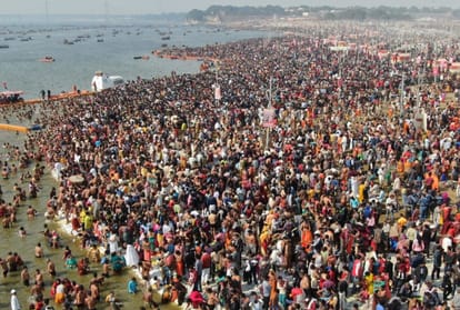 Kumbh 2019: First shahi snan on Makar Sankranti completed